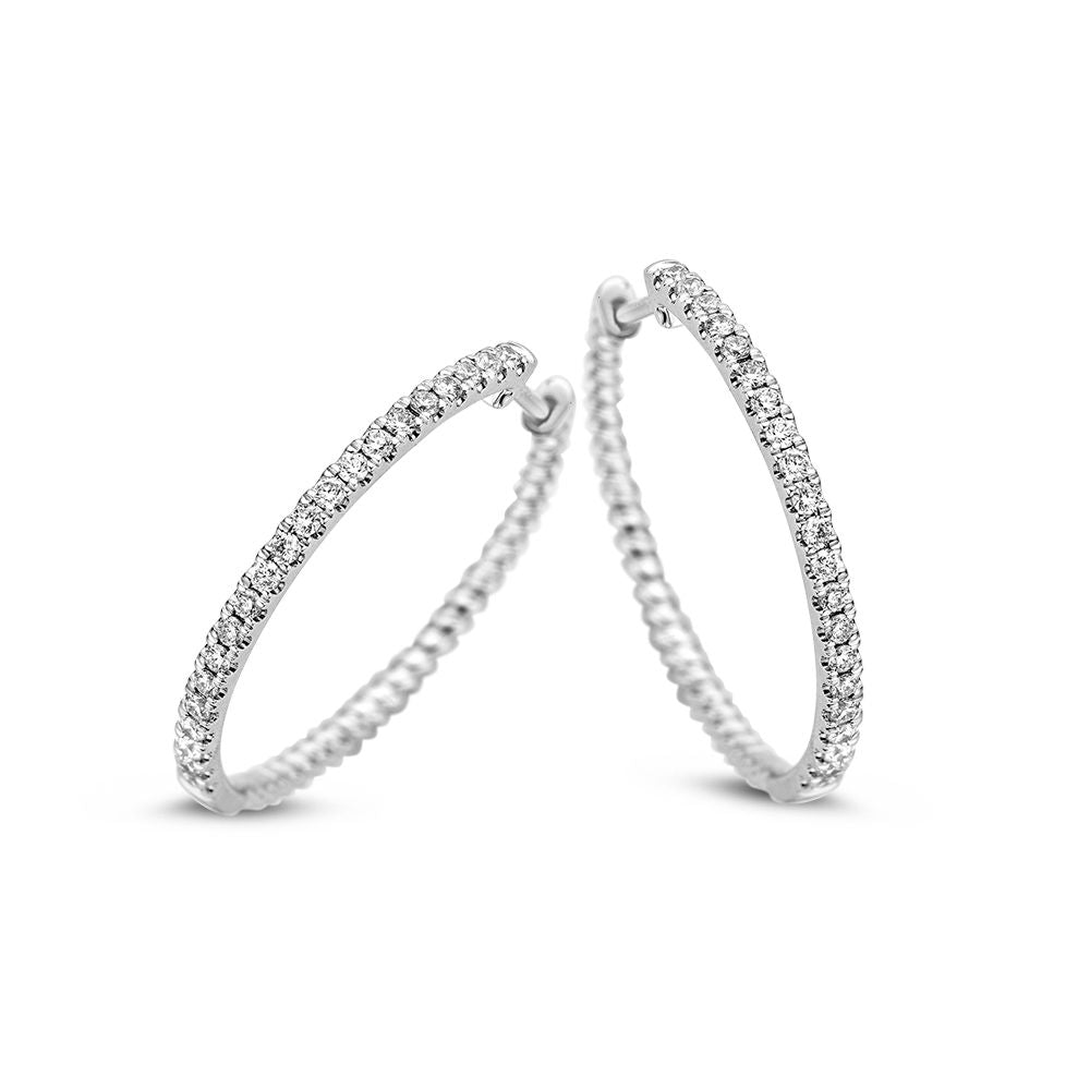 Orecchini in oro bianco con diamanti da 0,48 crt, forma circolare e finitura lucida.