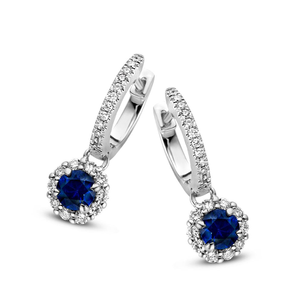 Orecchini in oro bianco con pendenti in zaffiro da 0,74 ct e diamanti da 0,32 ct.