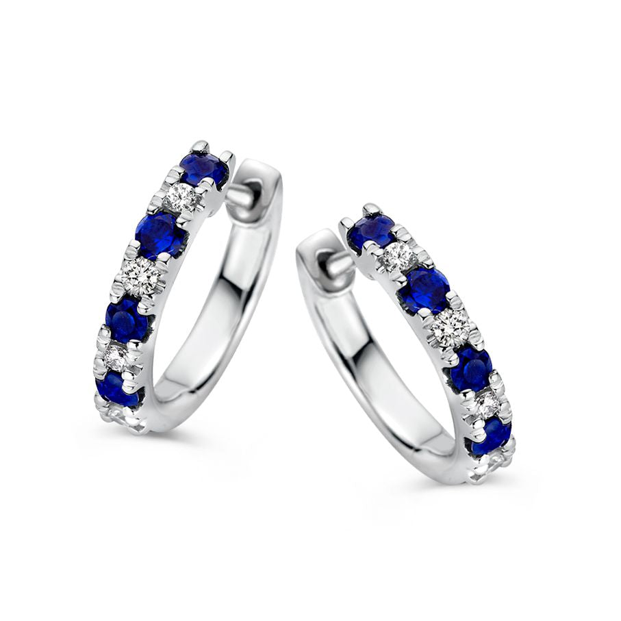 Orecchini in oro bianco con diamanti e zaffiri blu, 0,40 crt di zaffiri e 0,10 crt di diamanti.