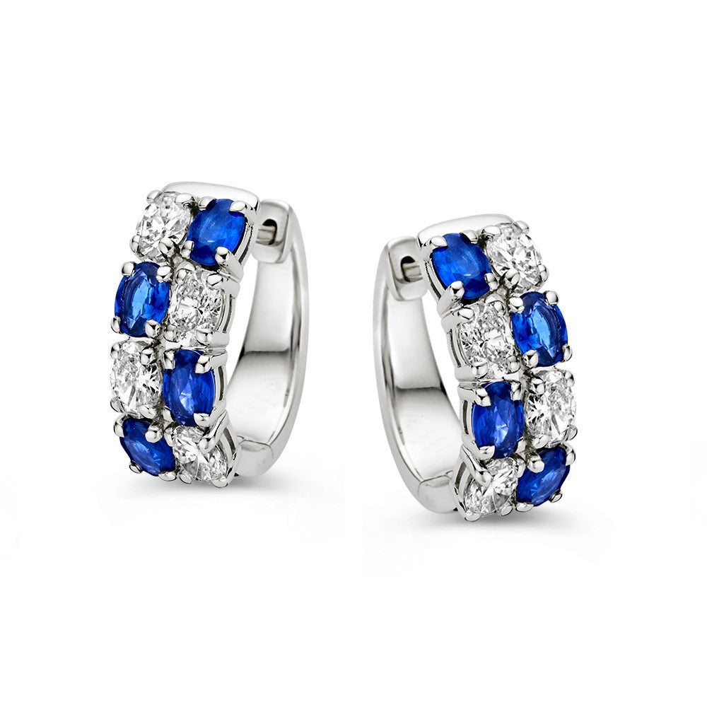 Orecchini in oro bianco con zaffiri blu ovali e diamanti, 1,60 crt di zaffiri e 1,20 crt di diamanti.