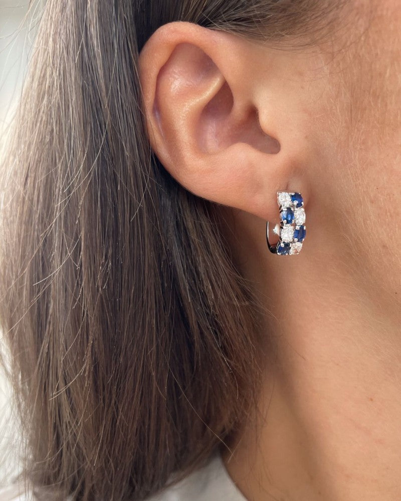 Orecchini a cerchio in oro bianco con zaffiri blu ovali e diamanti – 1,60 ct zaffiro, 1,20 ct diamante
