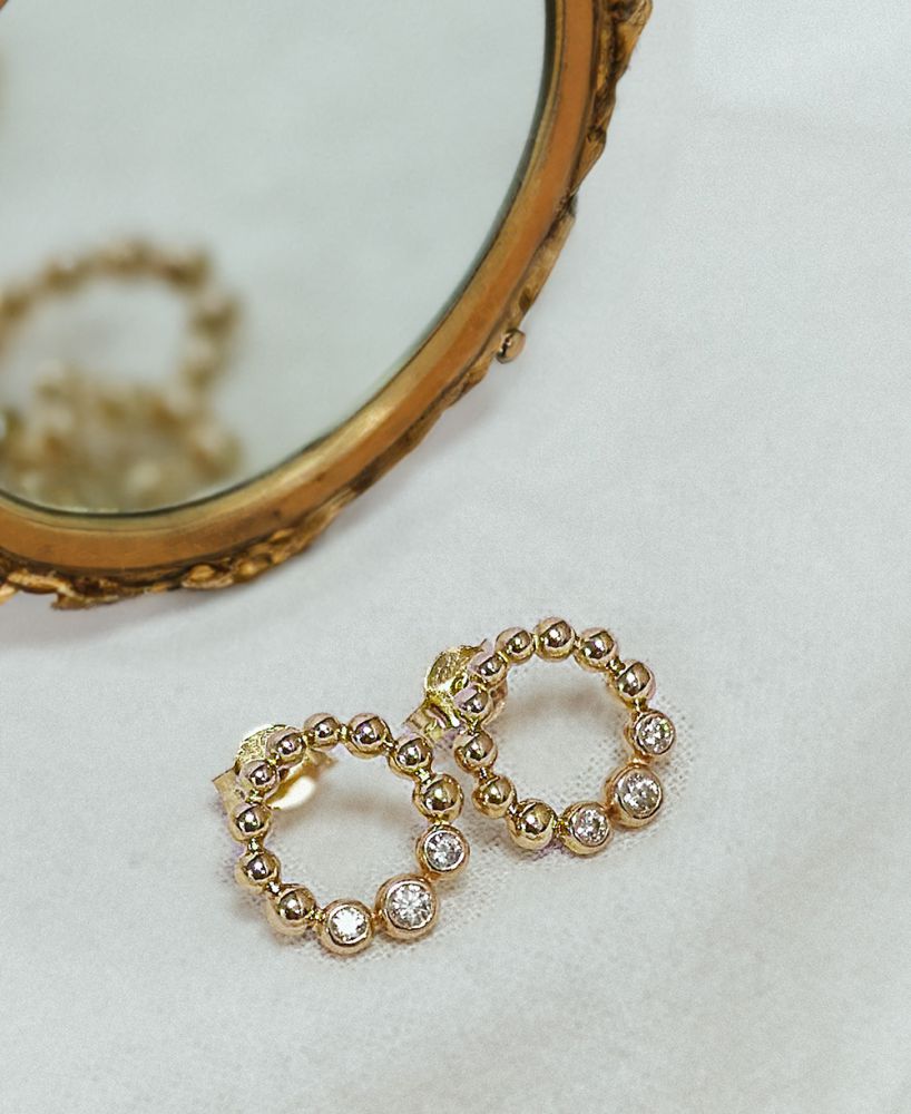 Orecchini a Perno in Oro Giallo con Zirconi – Design Giocoso | Oro 14 Carati – Van der Kooij