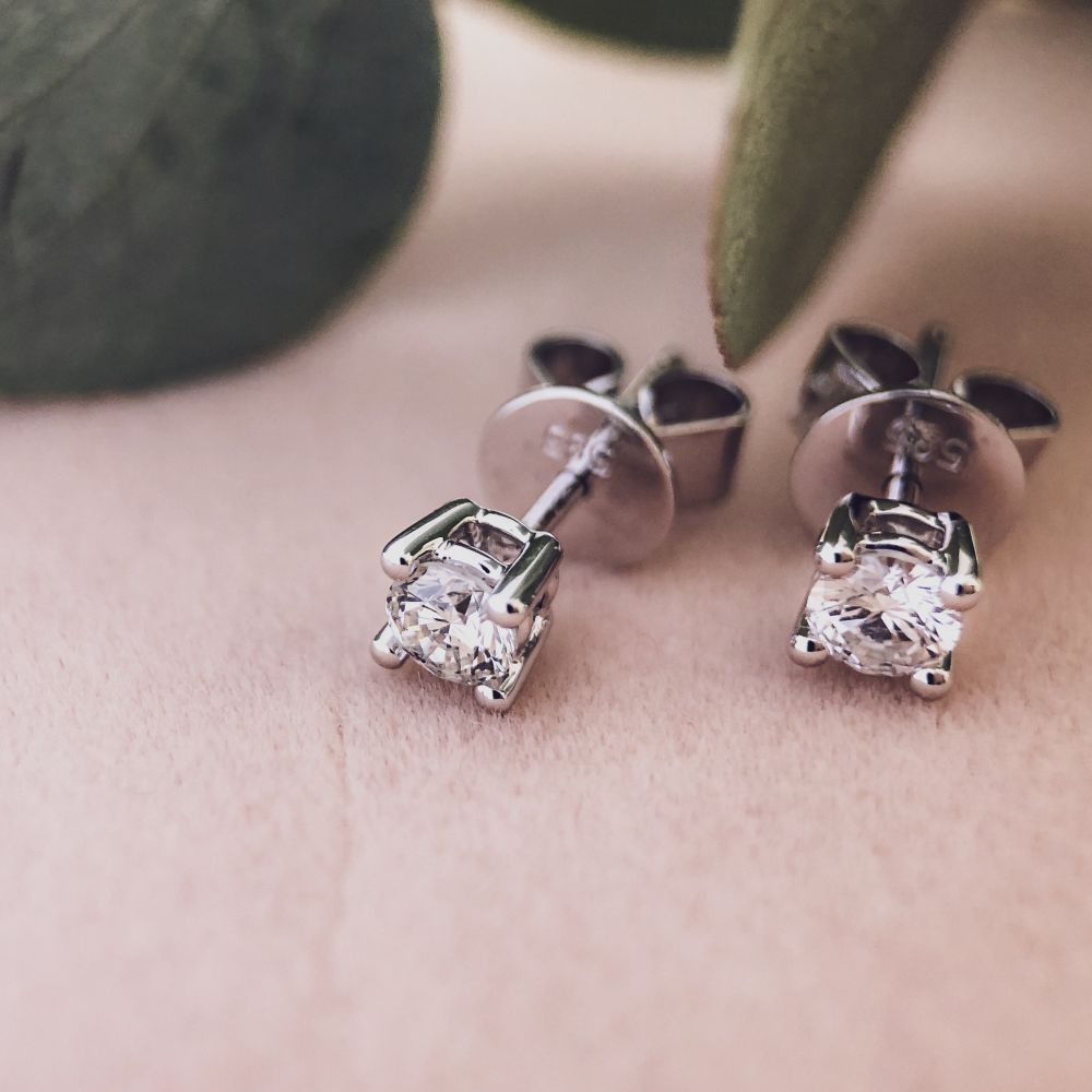 Orecchini a Bottone Solitario in Oro Bianco 14 Carati con 2x 0,10ct Diamanti Brillanti