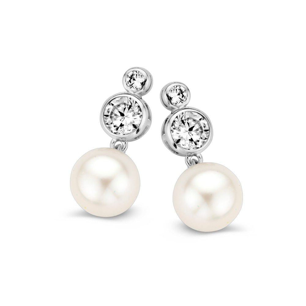 Orecchini in oro bianco con zirconi e perle, forma pendente, diametro 17 mm.