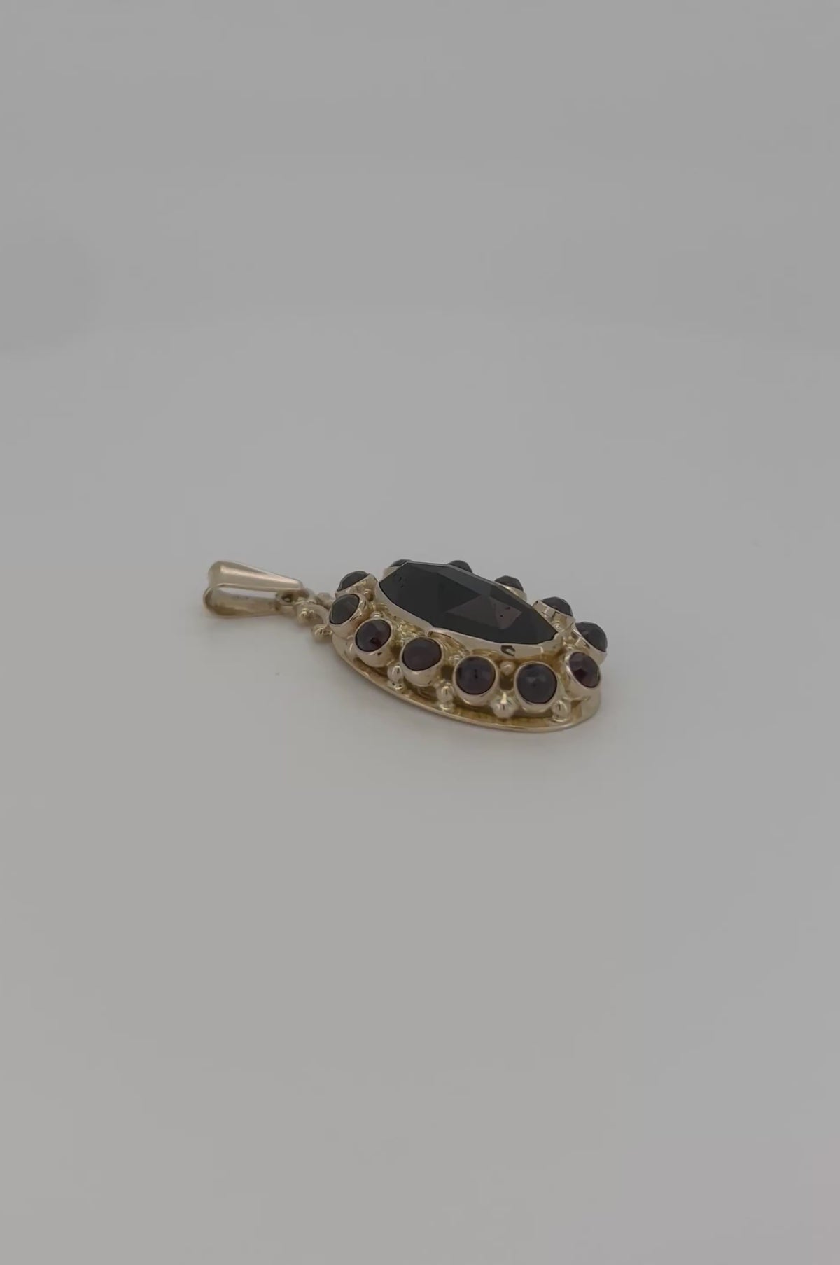 ciondolo vintage in oro 14k granato ovale 5,3gr