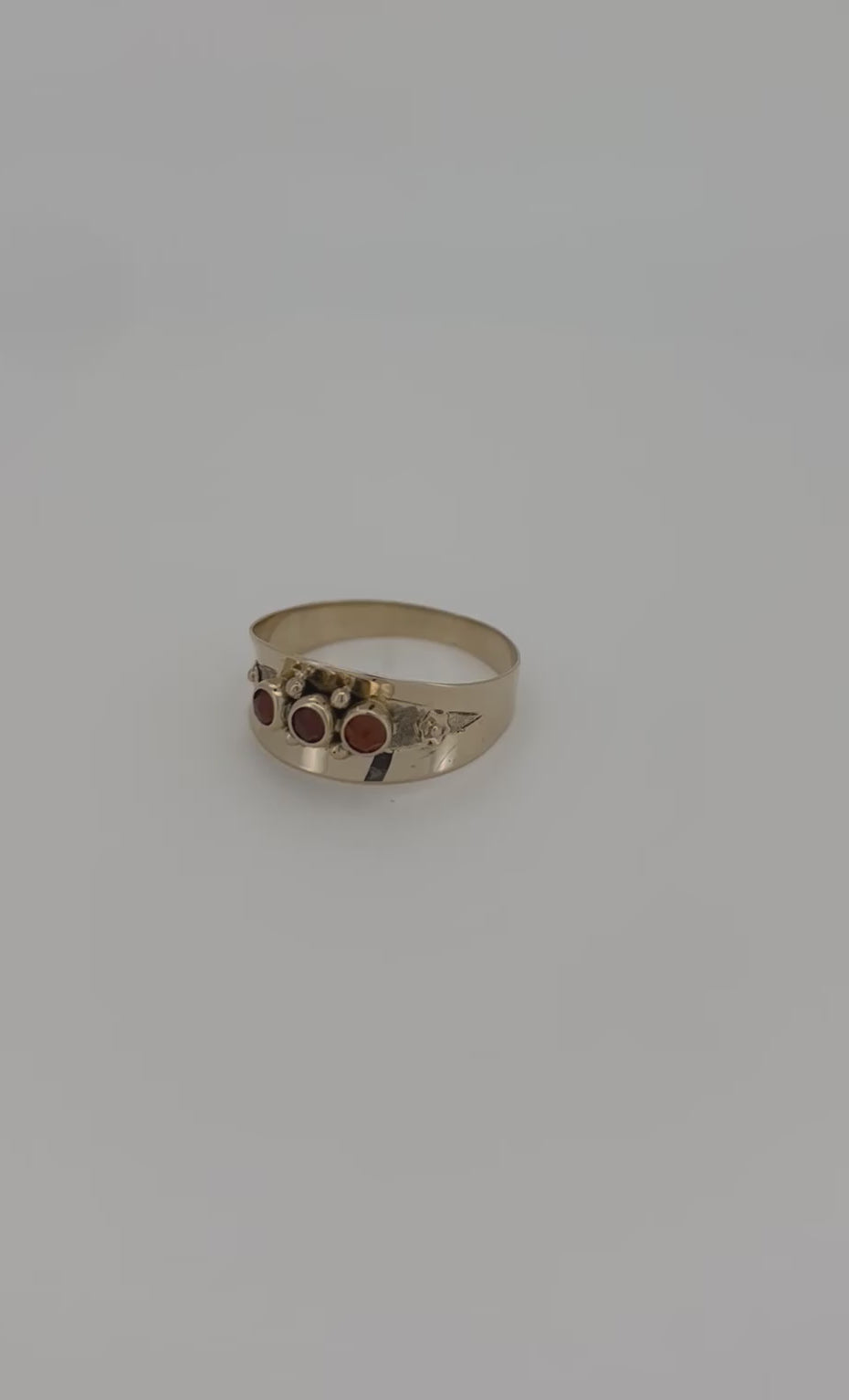 Anello vintage in oro 14k con granato 2.1gr