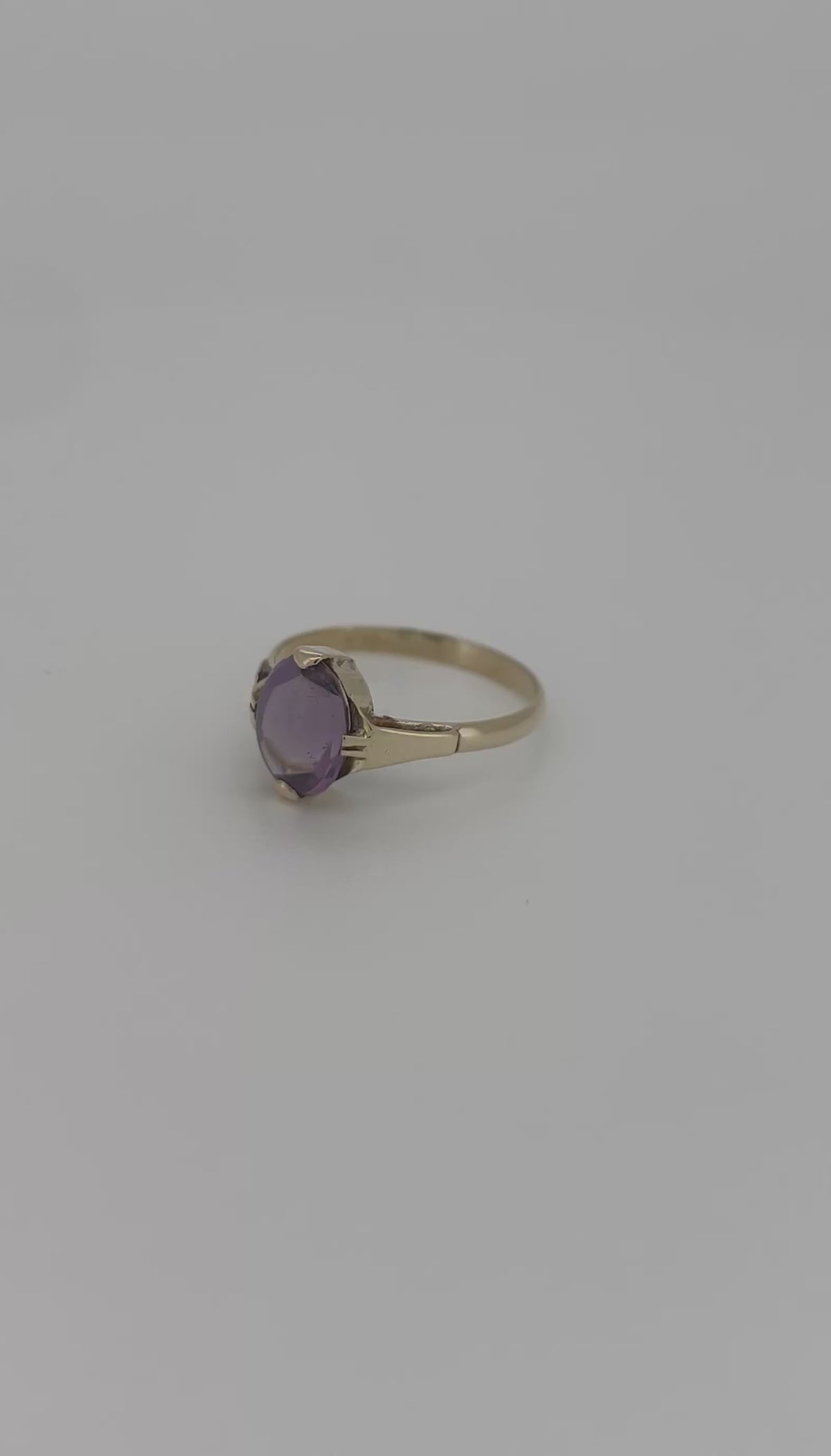anello vintage in oro 14k con ametista ovale 1.8gr