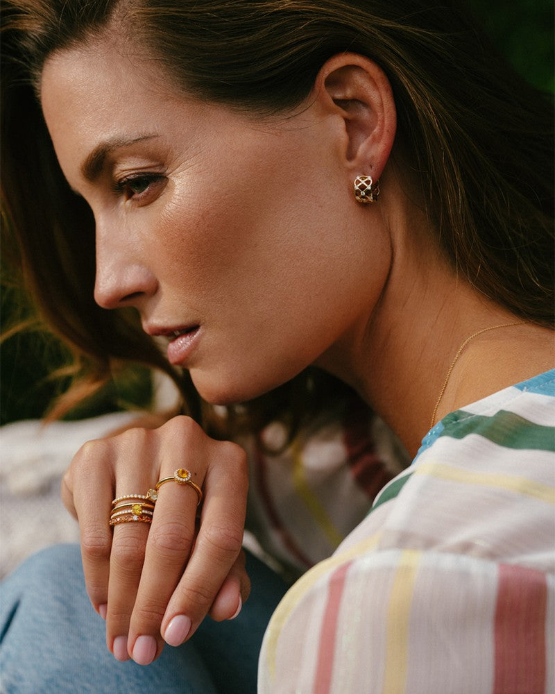 Anello in Oro Giallo 18kt con Zaffiri Arancioni e Brillante Bianco – Van der Kooij Esclusivo