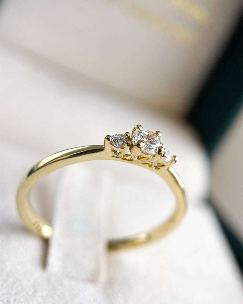 Anello Alix 0,20 crt. oro giallo