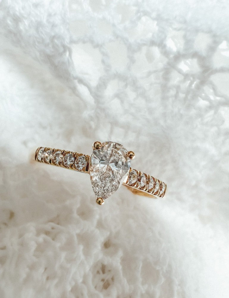 Ring Ava Royal 0,75 crt. geelgoud