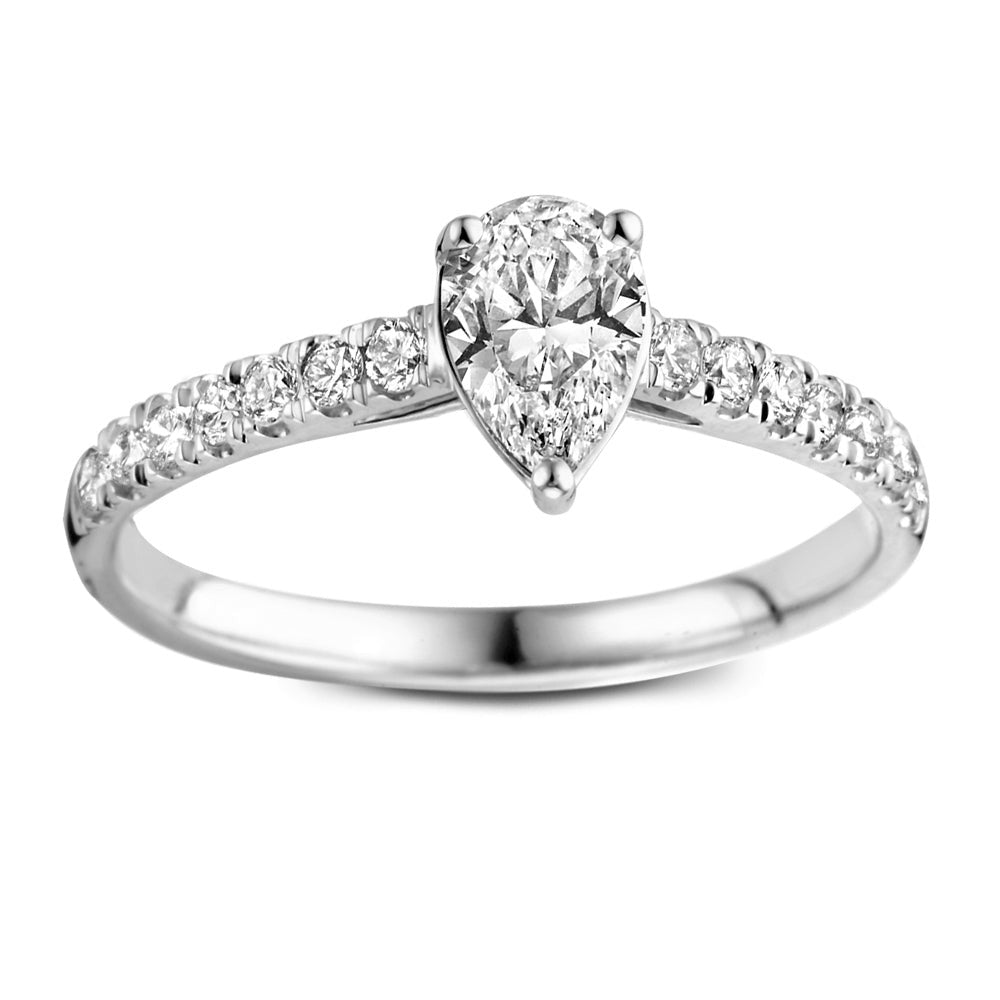 Anello in oro bianco con diamante a forma di pera e pavé di diamanti.