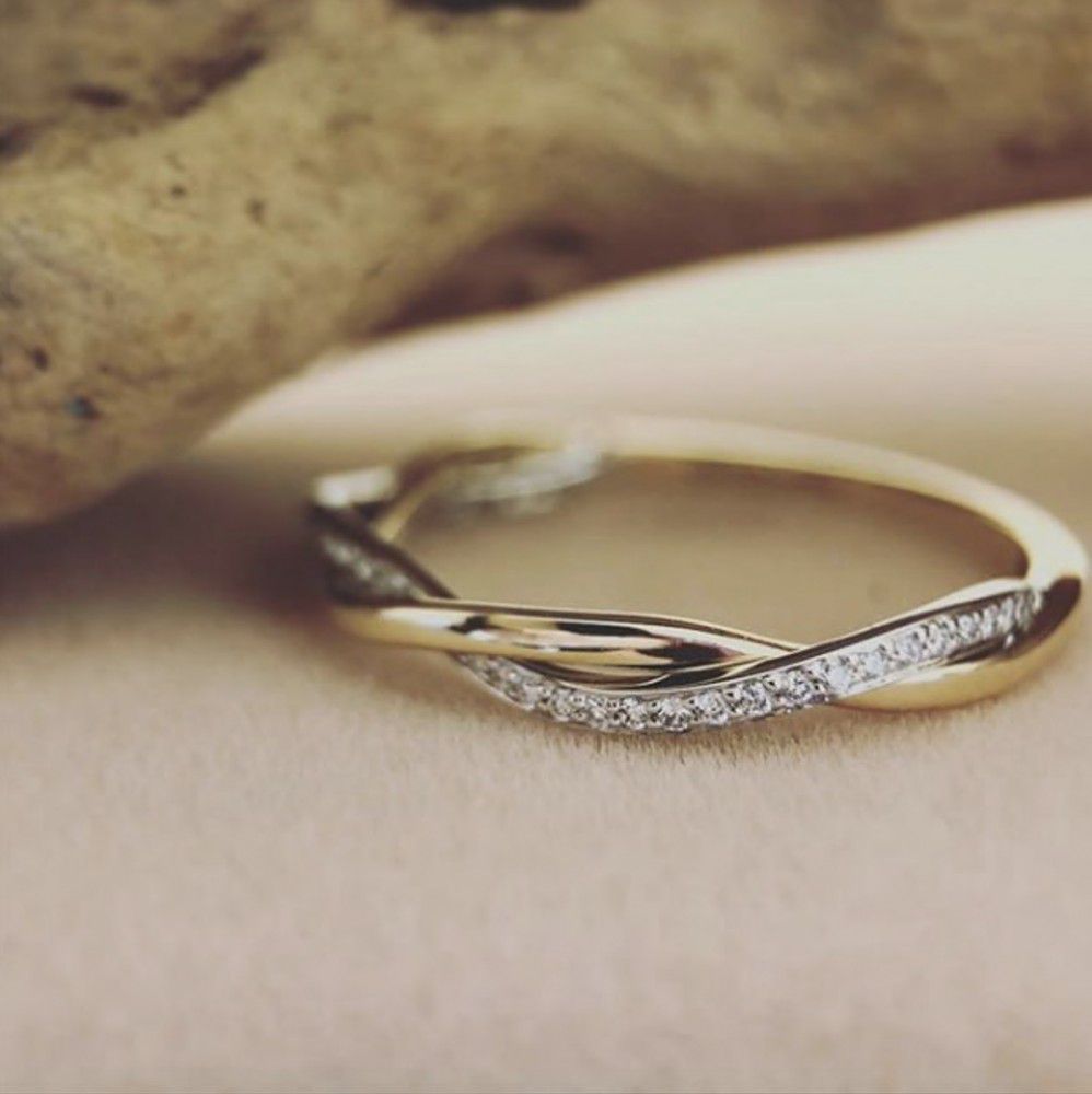 Anello in oro bicolore 14 carati con diamanti taglio brillante