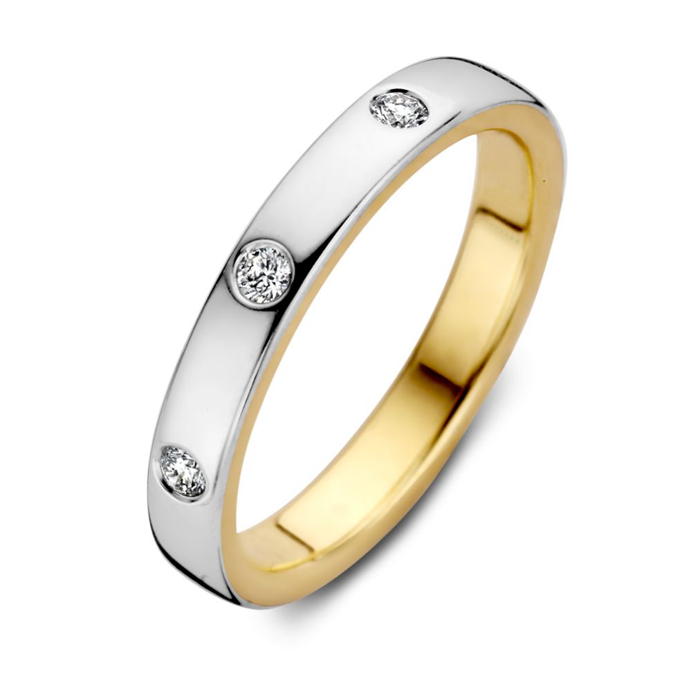 Anello bicolore con brillanti da 0,10 carati.