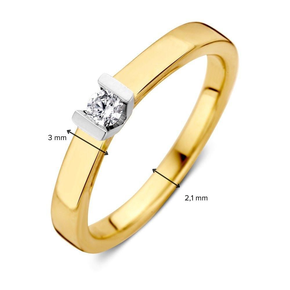 De 14kt Gouden Ring met 0,10ct Briljant Diamant van Excellent Jewelry heeft een elegante prong zetting, een 2,1 mm brede band en een diamantzitting van 3 mm.