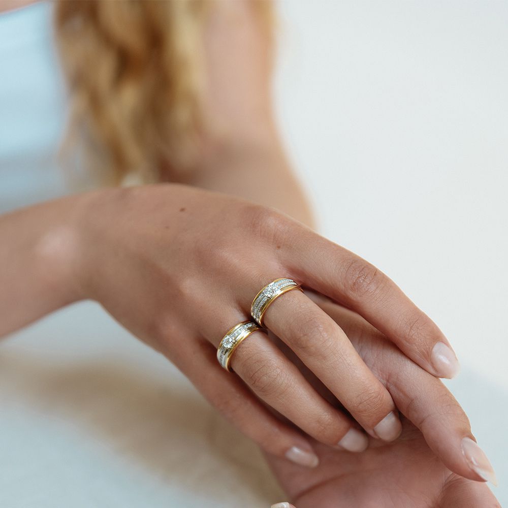 Elegante Anello Bicolore in Oro con Diamante Brillante Centrale 0.34 ct.