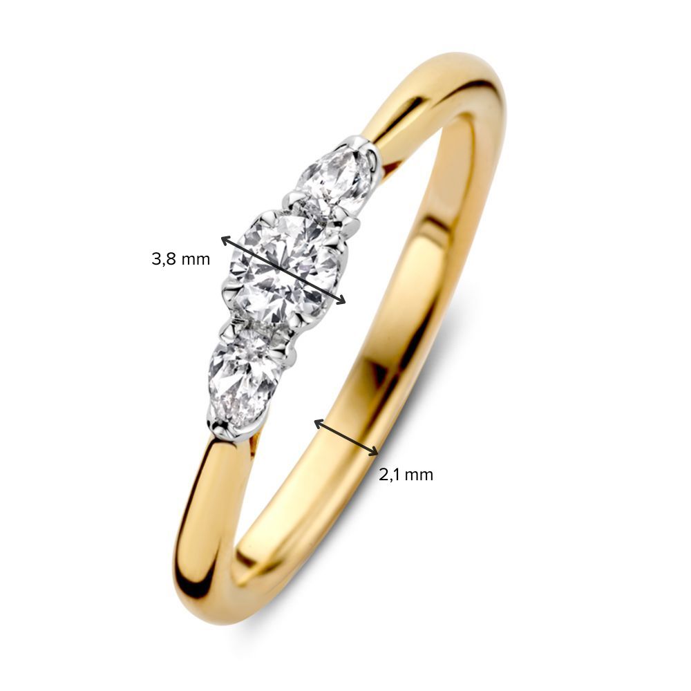 Elegante Anello Trilogy con Diamante Brillante e Diamanti Taglio Pera – 0.36 crt
