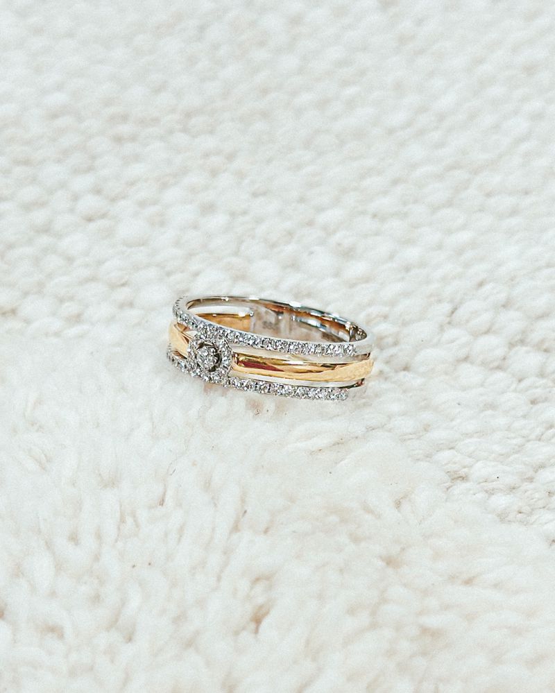 Ampio Anello da Donna con Effetto Solitario e Due Anelli Componibili – Diamante 0,37 crt