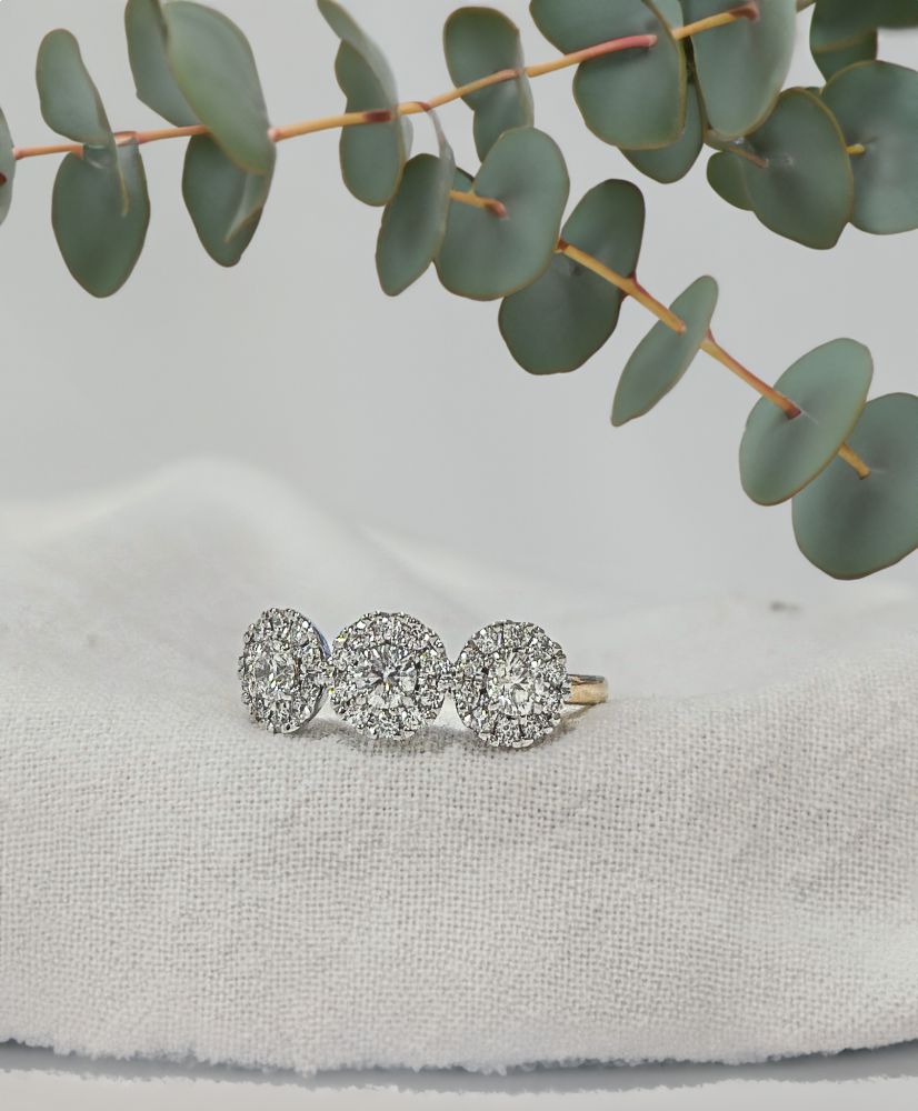 Anello bicolore tre pietre in oro con diamanti 0.81ct H/SI-1 14 carati
