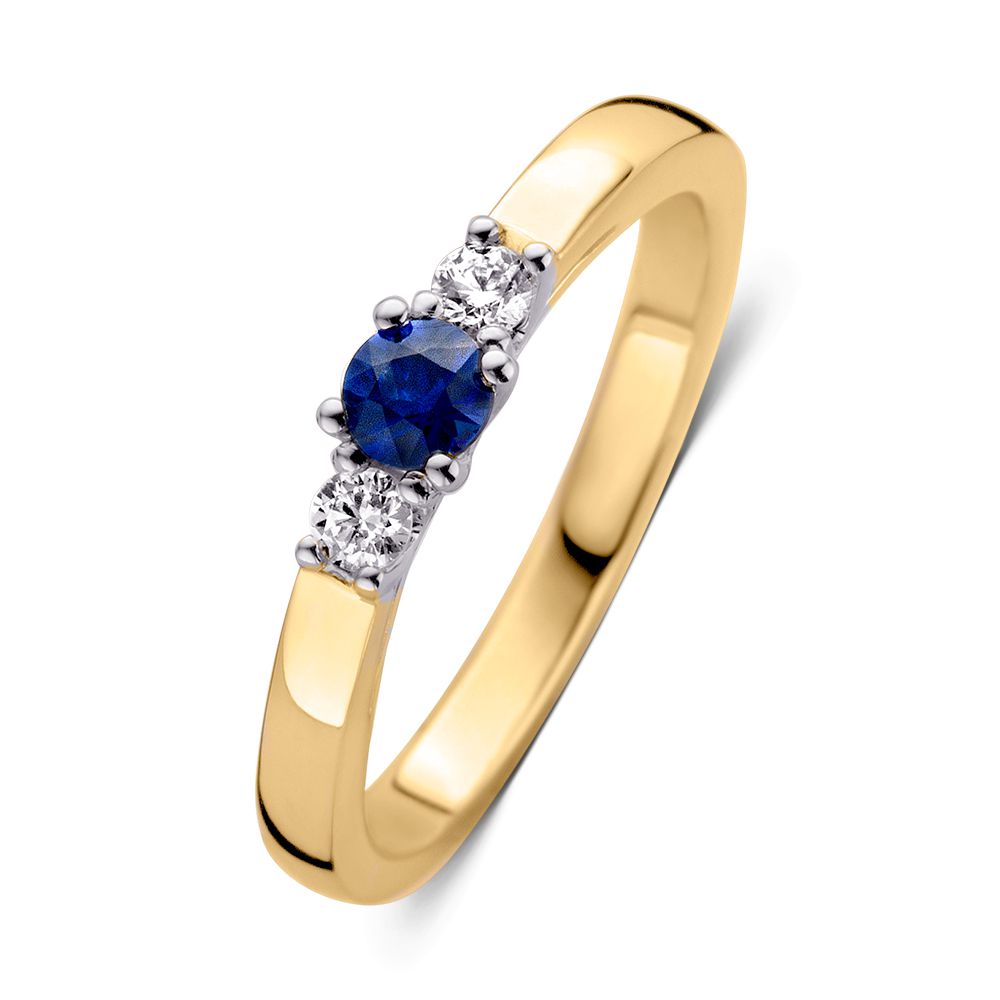 Anello in oro giallo 14 carati con zaffiro blu e due diamanti laterali.