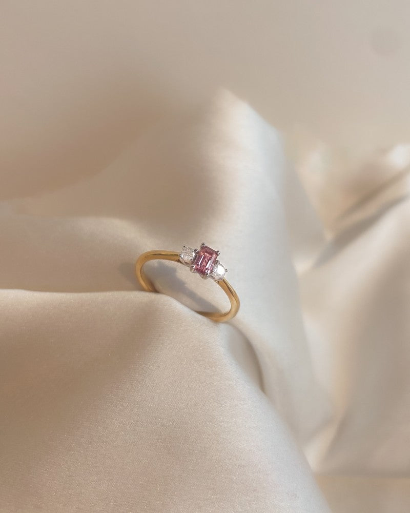 Anello Bicolor in Oro 14 Carati con Tormalina Rosa Baguette e Diamanti