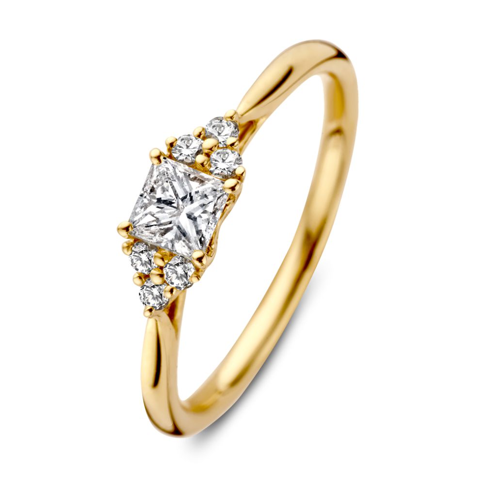 Anello in oro giallo con diamante a taglio princess e brillanti da 0,52 ct. in stile vintage.