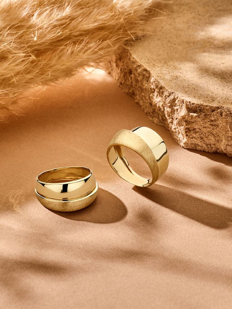 Anello Statement in Oro 14 Carati – Oro Giallo con Design Satinato e Lucido, Largo 10 mm, Senza Pietre Preziose