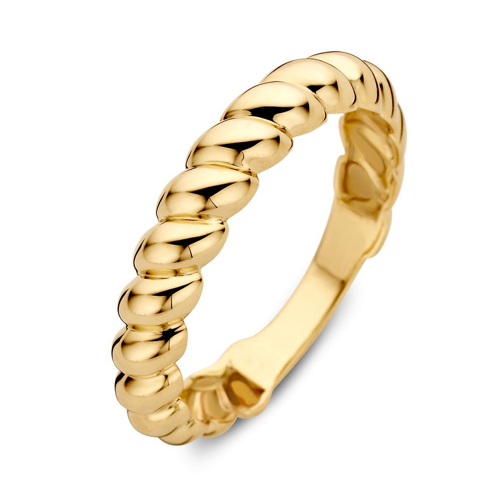 Anello in oro giallo con design intrecciato, larghezza di 4,3 mm.