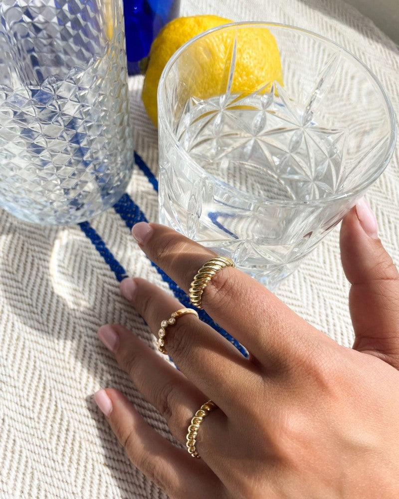 Anello Largo in Oro Giallo con Fascia Attorcigliata – Oro 14kt, Larghezza 6 mm, 2.1 Grammi