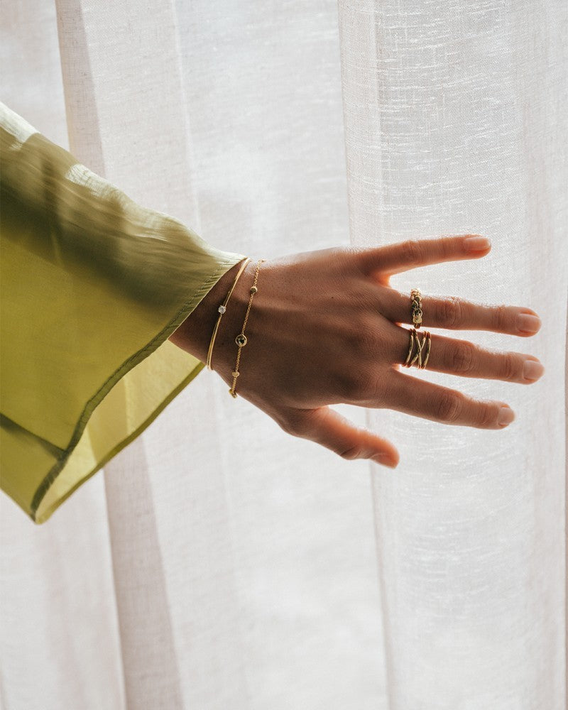 Raffinato anello in oro giallo con diamante accento da 0,04 ct