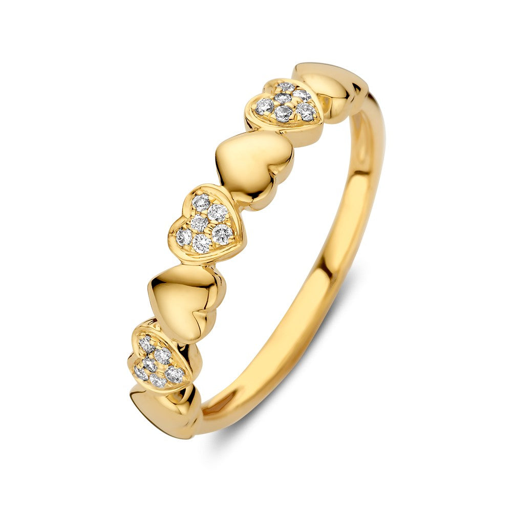 De Geelgouden Ring met Hartjes en Diamanten (0.09 crt.) van Excellent Jewelry is een speels en symbolisch sieraad met kleine diamanten hartjes, gelijkmatig verdeeld over de band.
