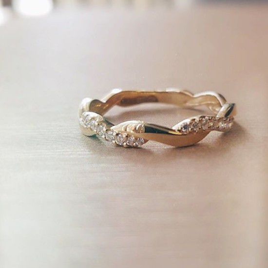 Elegante Anello in Oro Giallo con Diamante Brillante 0.14 crt.