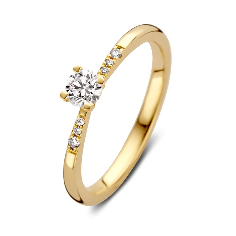 Geelgouden solitair ring met briljant diamant in het midden en kleine zijstenen, 14 karaat goud.