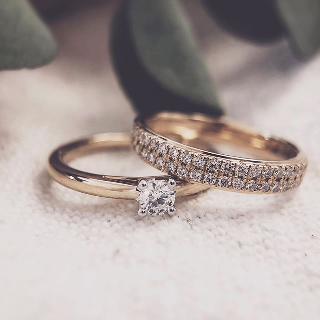 Anello da Donna in Oro Giallo con Brillante in Montatura Pavé – 14 Carati, Diamante da 0,33 Carati – Spedizione Gratuita