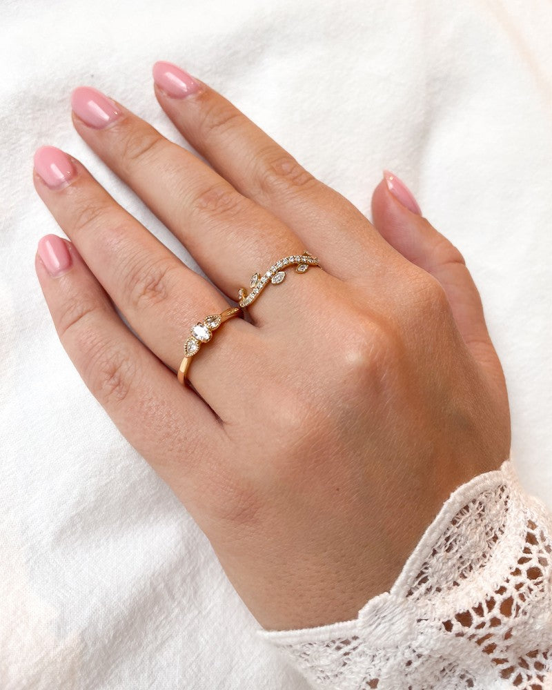 Elegante Anello in Oro Giallo con Design a Foglioline di Diamanti – Oro 14 Carati, Diamante 0.37ct