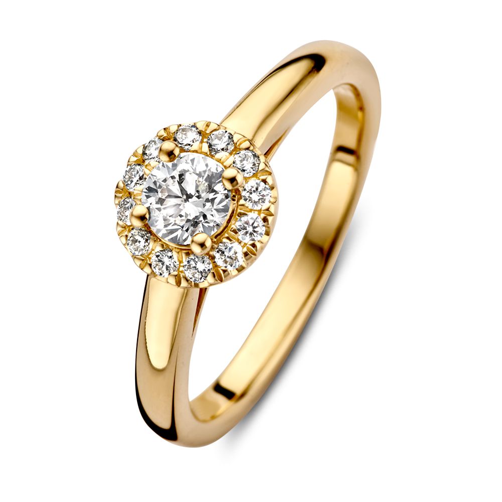 Anello in oro giallo con diamante centrale da 0,32 ct e pietre circondanti.