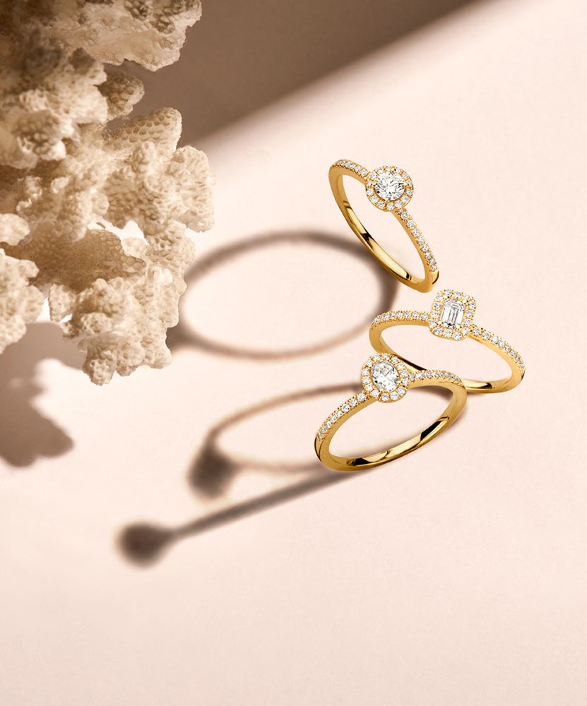Elegante Anello in Oro Giallo con Brillante da 0,20 ct e Halo di Diamanti