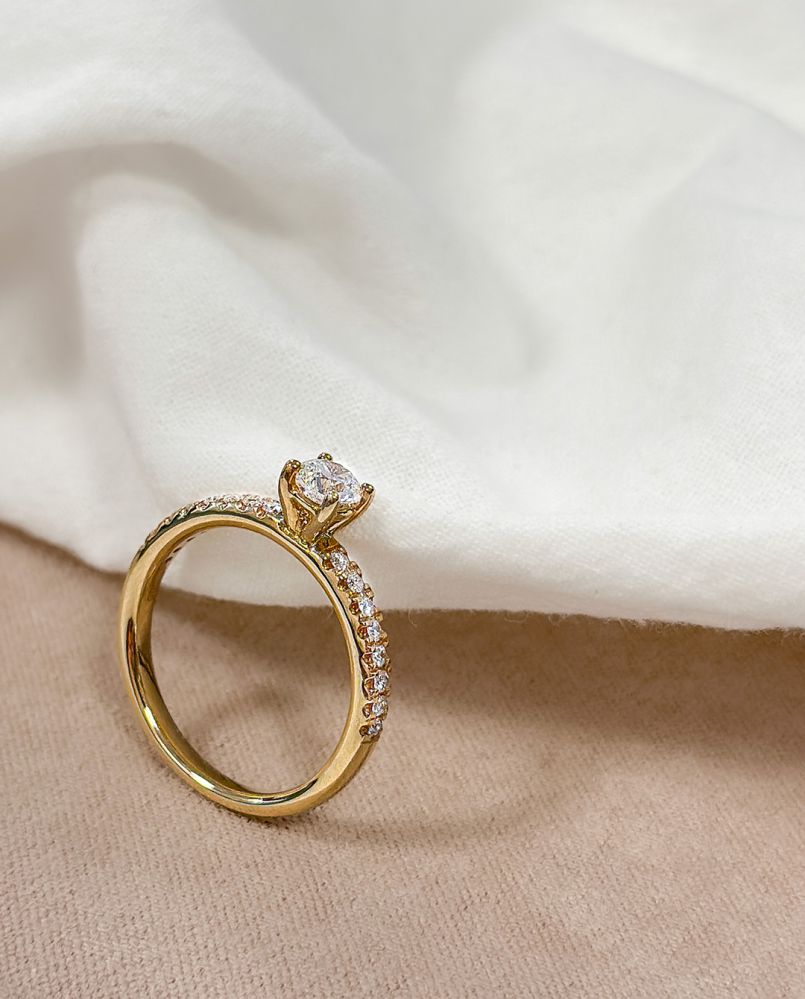 Elegante Anello in Oro Giallo con Diamante Brillante – 14 Carati 0.59 crt.