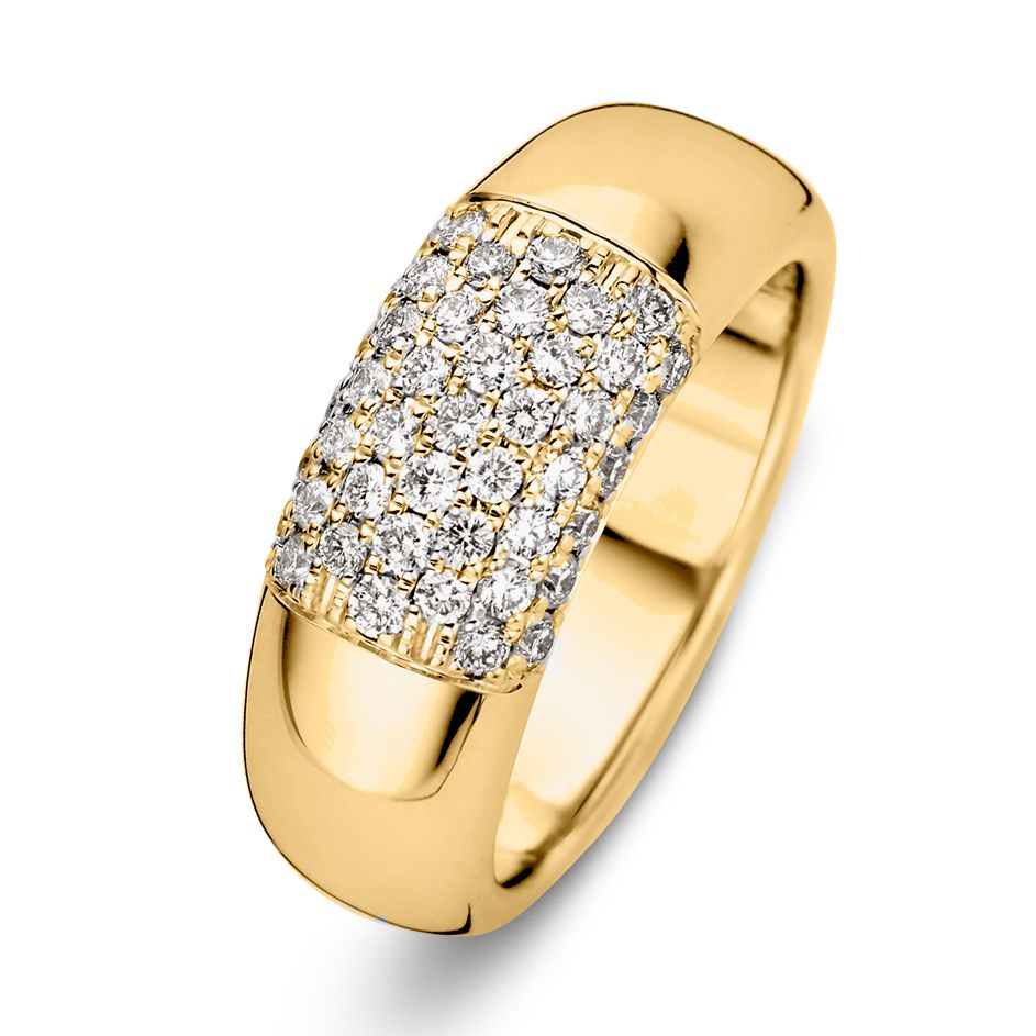 Anello in oro giallo con diamanti, peso totale di 0,70 carati, design elegante e lucido.