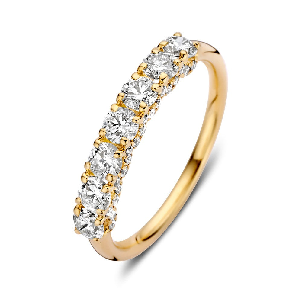Anello in oro giallo con diamanti, design semplice e raffinato, peso totale 1.12 crt.