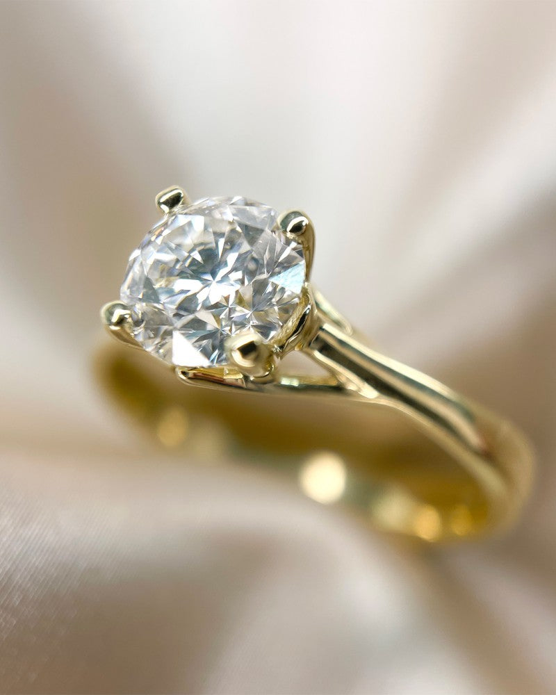 Anello Solitario in Oro Giallo con Diamante Lab-Grown da 1,00 Carati – La Perfetta Espressione di Amore ed Eleganza 1.00 crt.