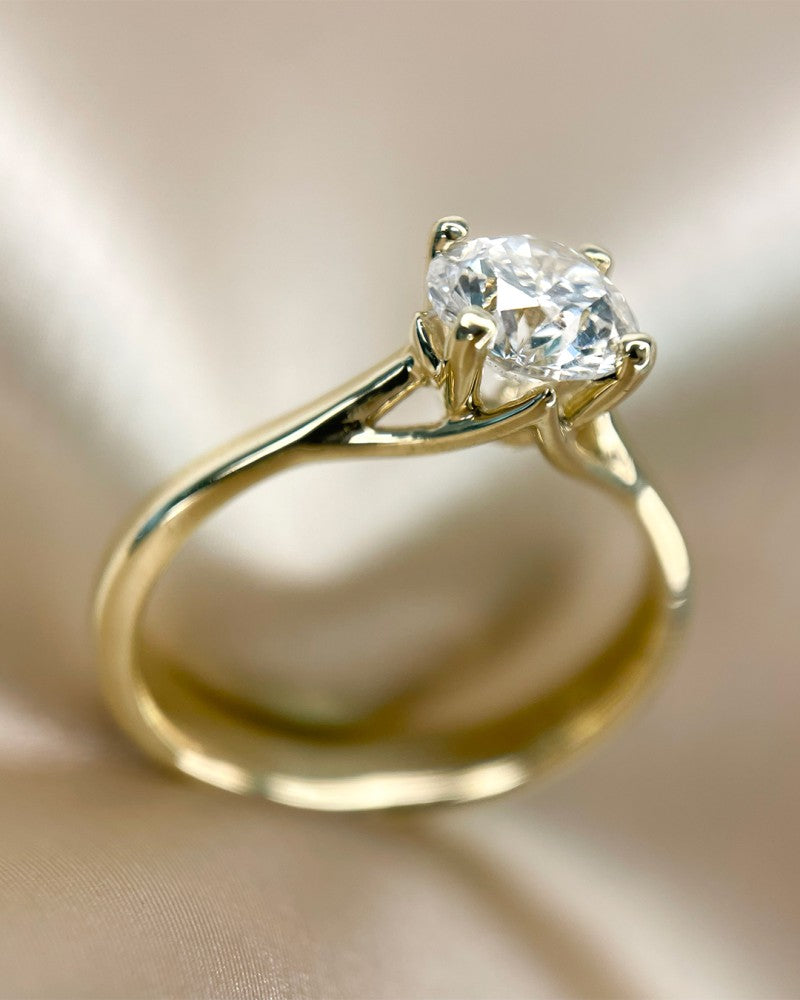 Anello Solitario in Oro Giallo con Diamante Lab-Grown da 1,00 Carati – La Perfetta Espressione di Amore ed Eleganza 1.00 crt.