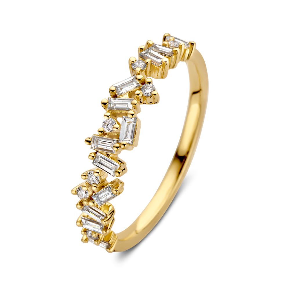 Anello in oro giallo con diamanti taglio baguette e brillante, peso totale 0,38 carati.