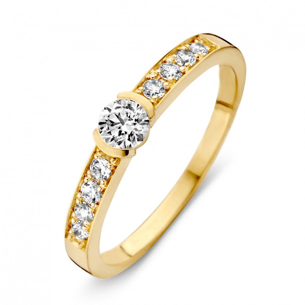 Anello in oro giallo con zirconi, design semplice e raffinato, con pietra centrale brillante.