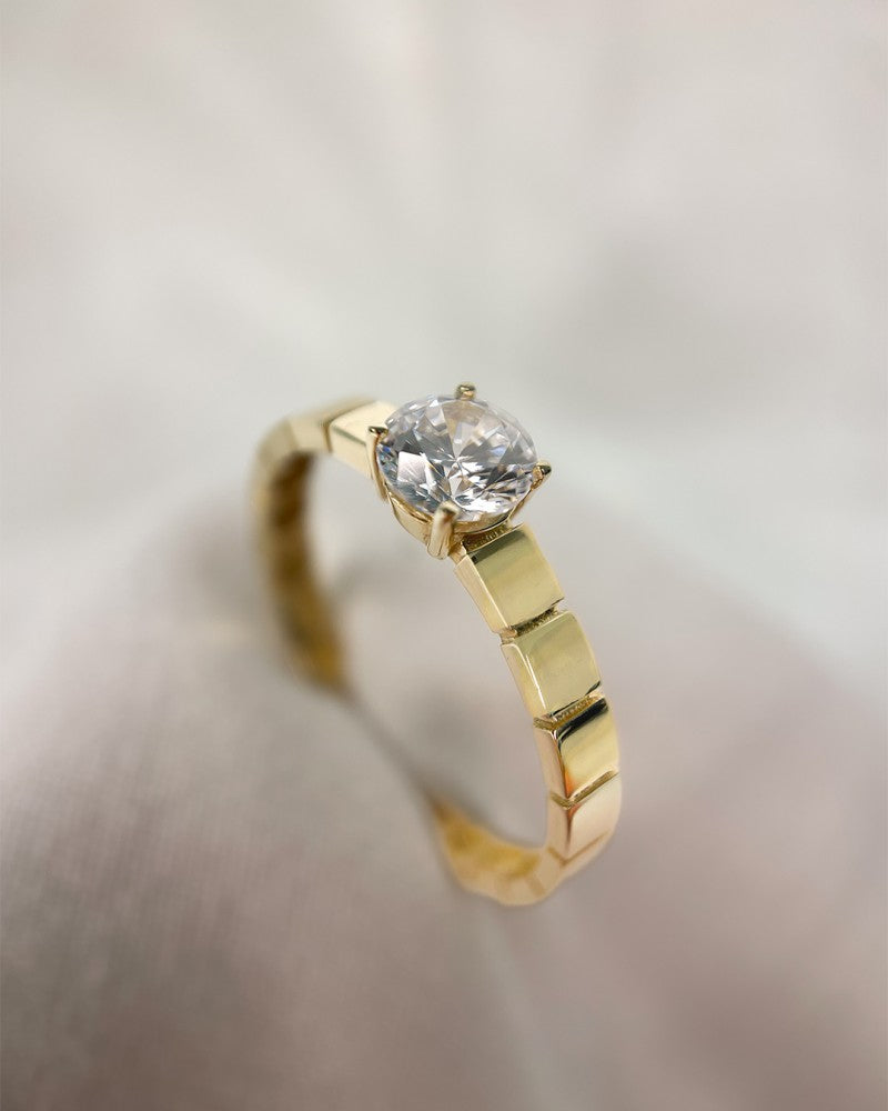 Anello in oro giallo con zirconia centrale e fascia lavorata | Oro 14 carati | Van der Kooij