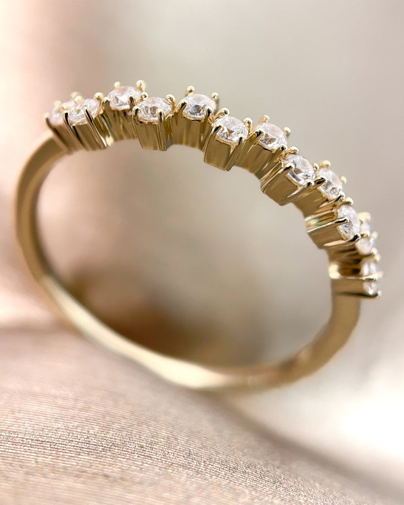 Sottile Anello in Oro Giallo con Zirconie Scintillanti – Oro Giallo 14 Carati
