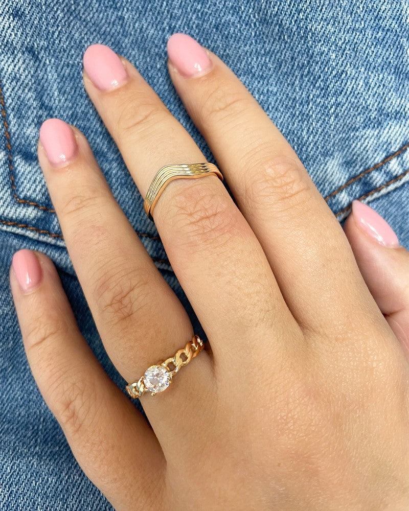 Anello Solitario in Oro con Catena Gourmette e Zircone – Una Combinazione Perfetta di Eleganza e Modernità