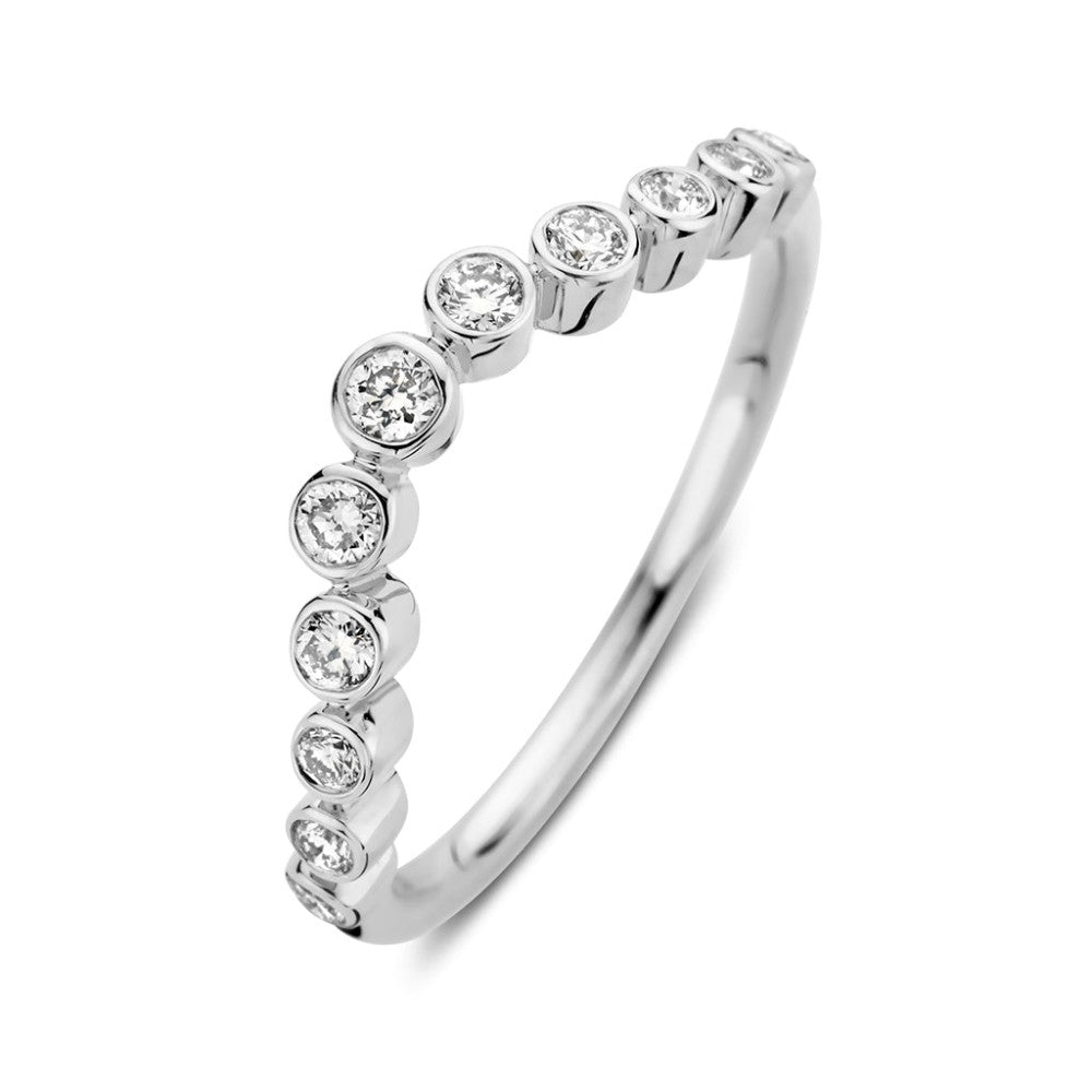 Anello in oro bianco con diamanti da 0,26 carati, design a onde.