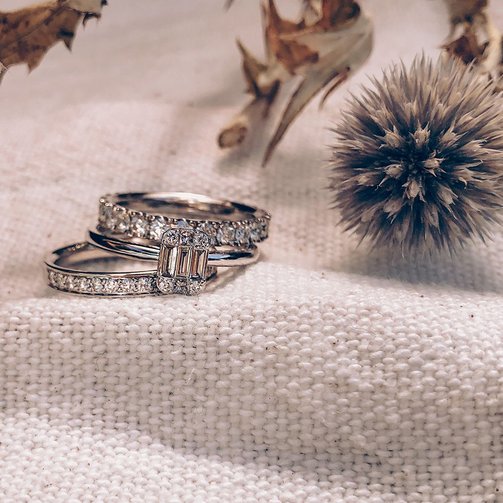 Elegante Anello in Oro Bianco con Diamante Brillante – 0,27 ct