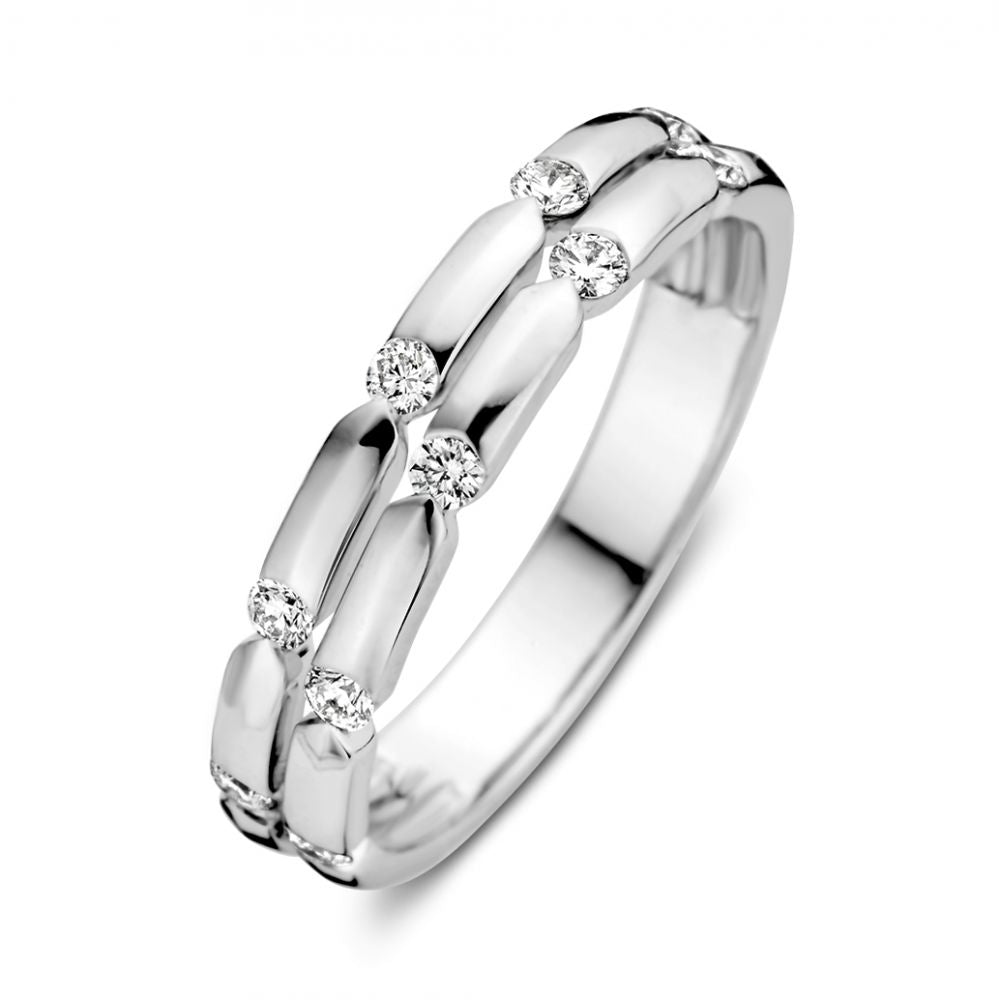 Anello in oro bianco con brillanti da 0,29 crt, design a maglie alternate.