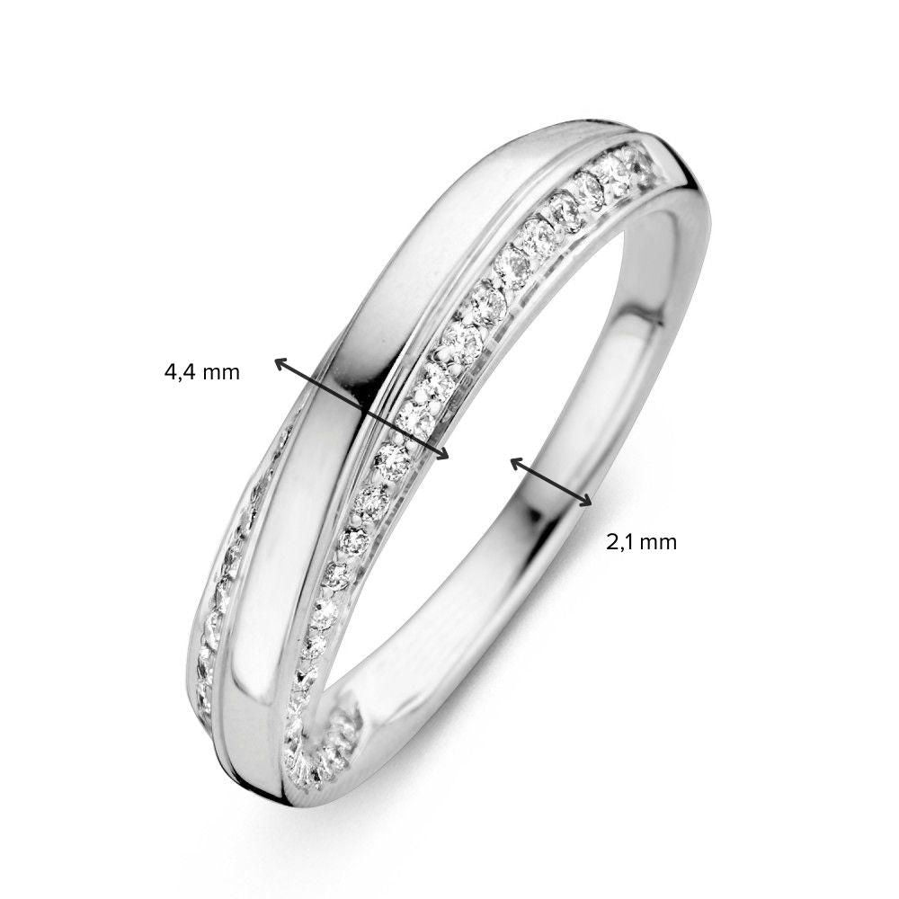 Elegante Anello in Oro Bianco con Fascia Ritorta e Brillante 0,32 crt.